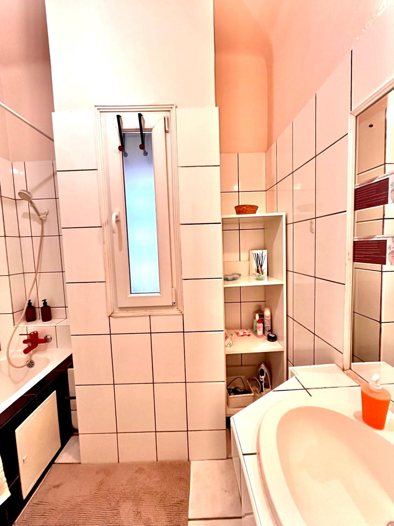 Downtown Unirii Square Private Economy Rooms With Shared Amenities Букурещ Екстериор снимка